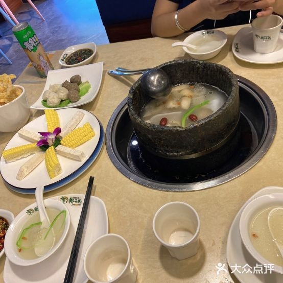 鼎生源·墨脱石锅椰子鸡·糟粕醋·东山羊(三亚湾店)