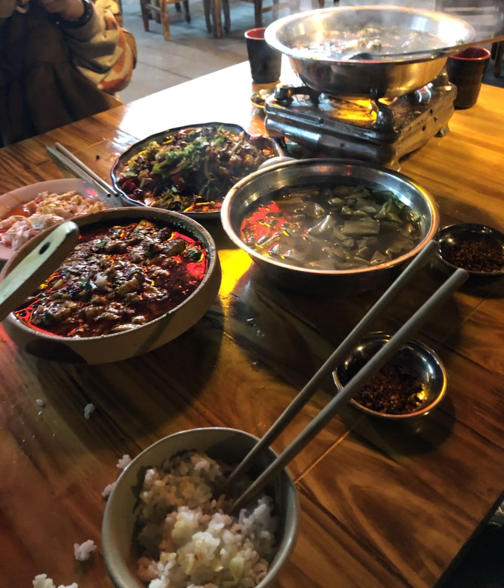 牛满堂临江鳝丝·跷脚牛肉土菜馆(峨眉山店)环境