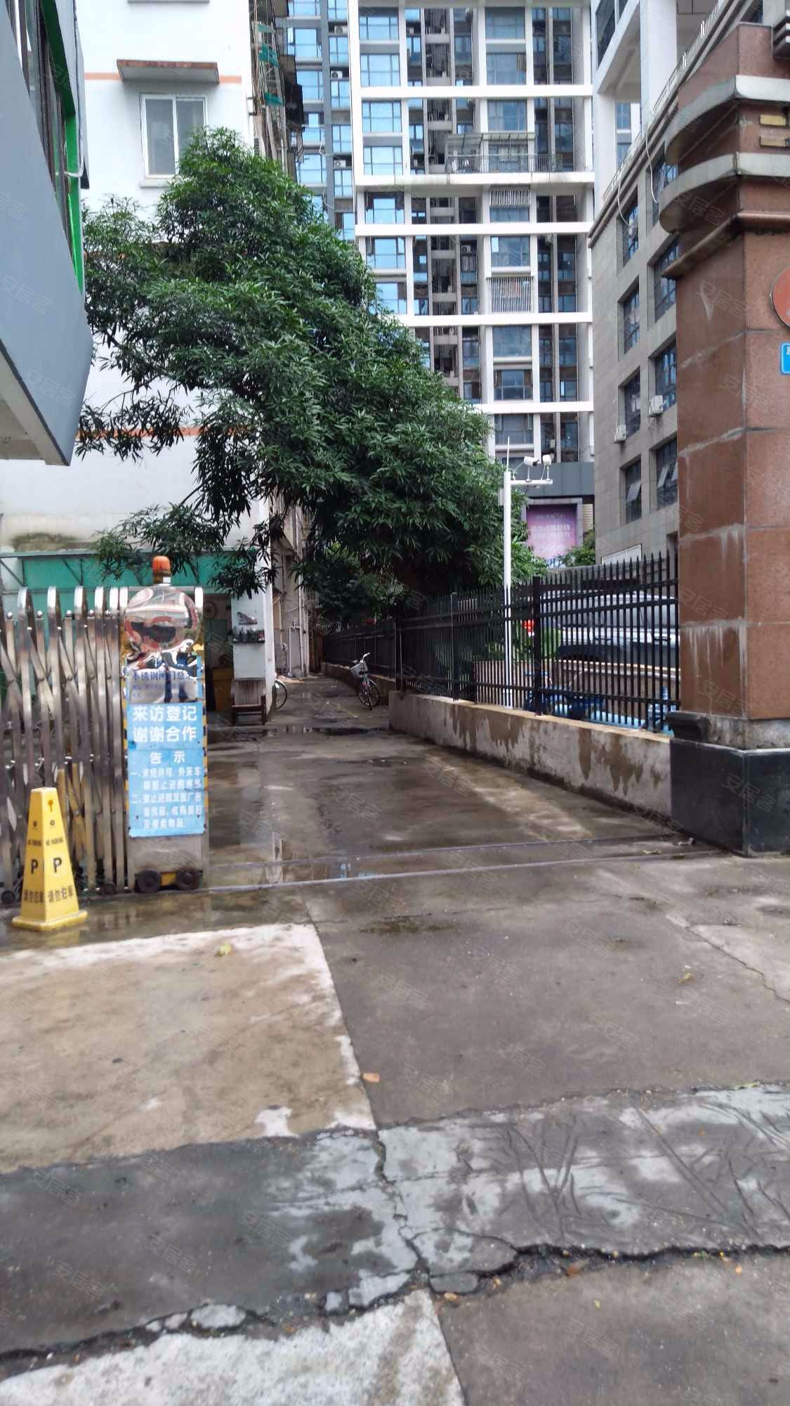 广西壮族自治区黄金局宿舍大院