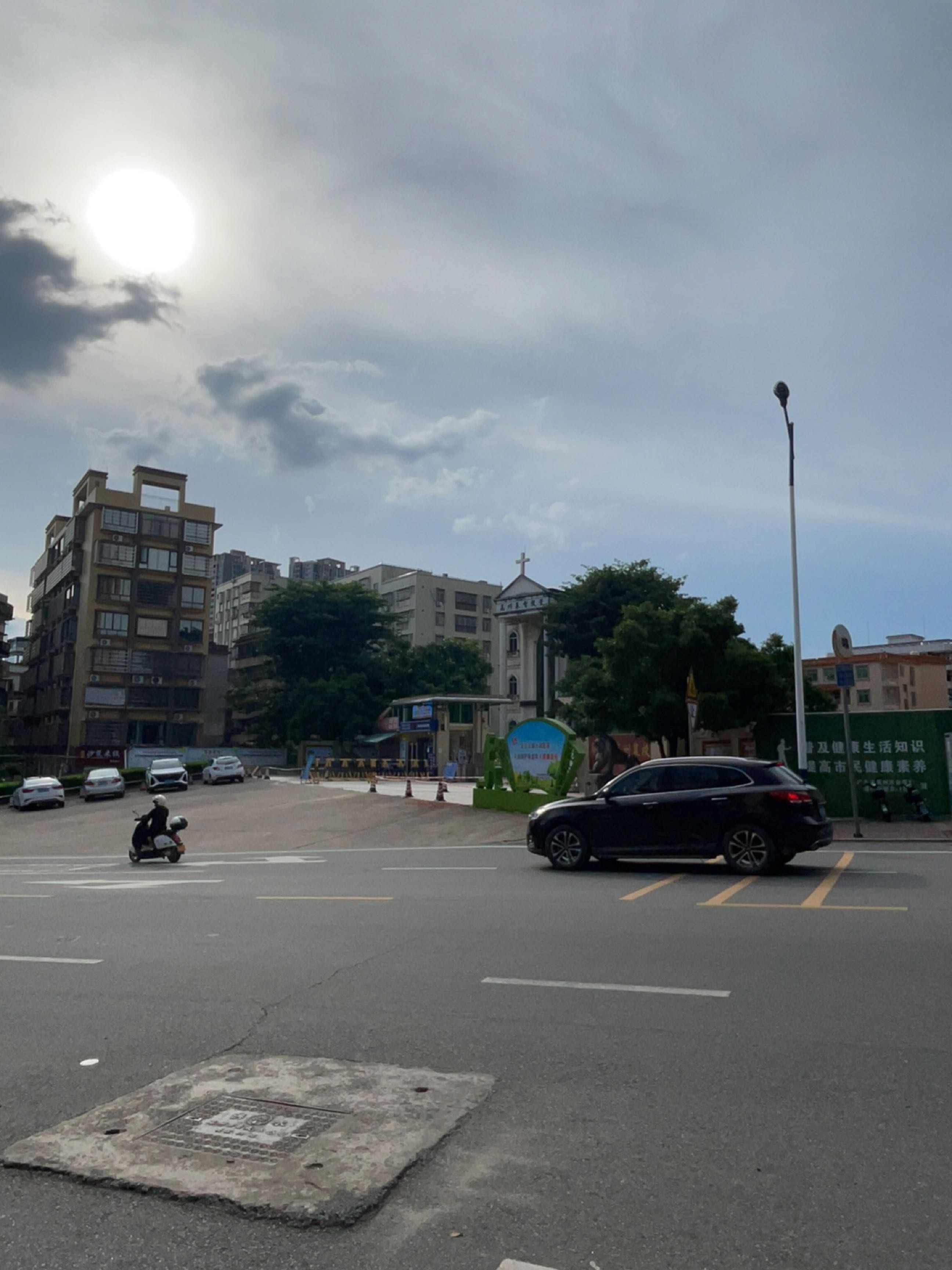 广东省高州农校-地上停车场