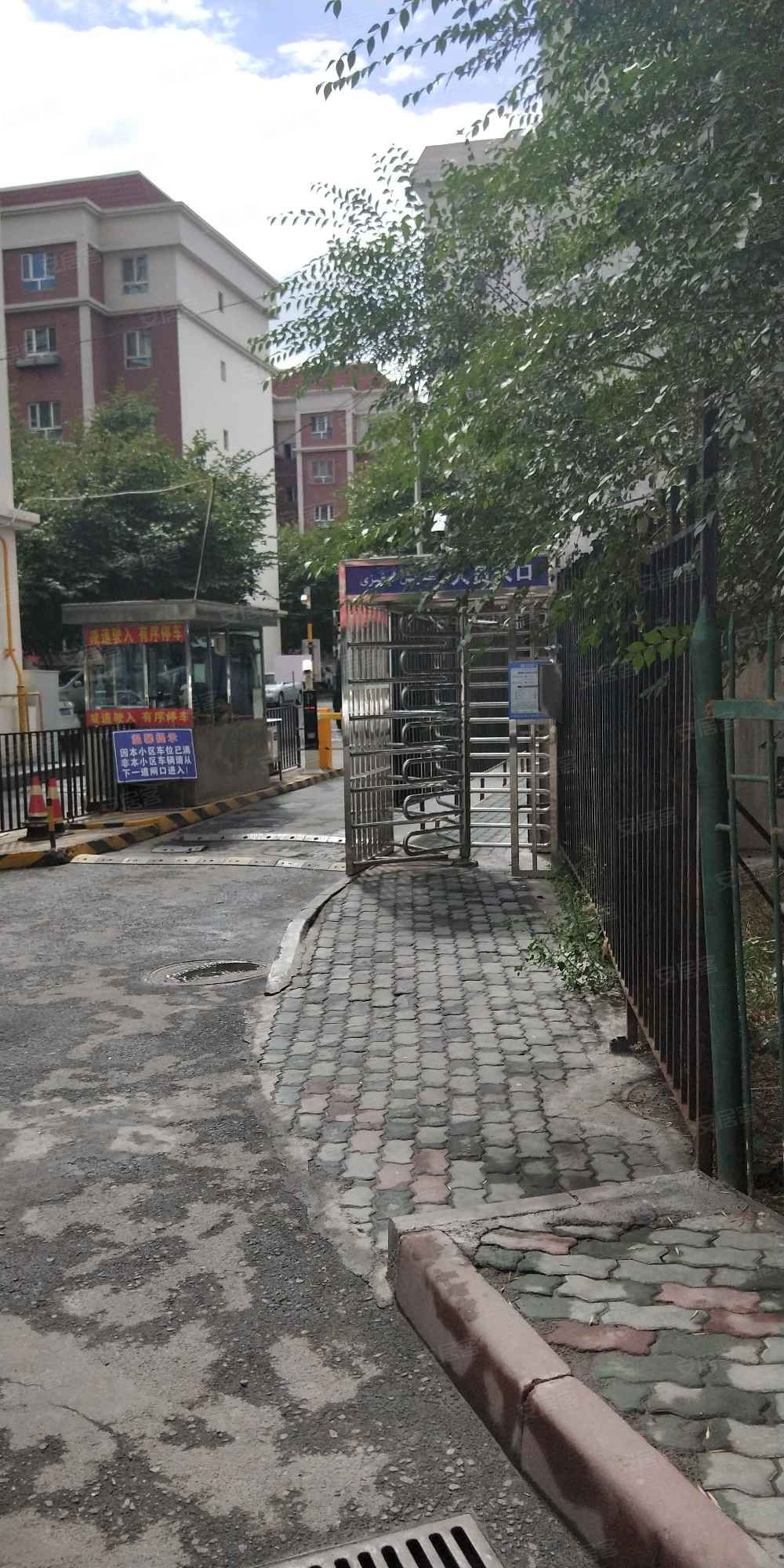 冶建家属院