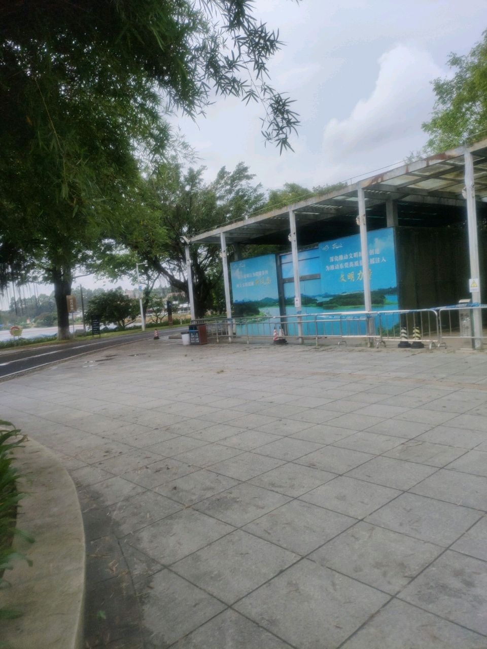松湖烟雨景区-中心服务区