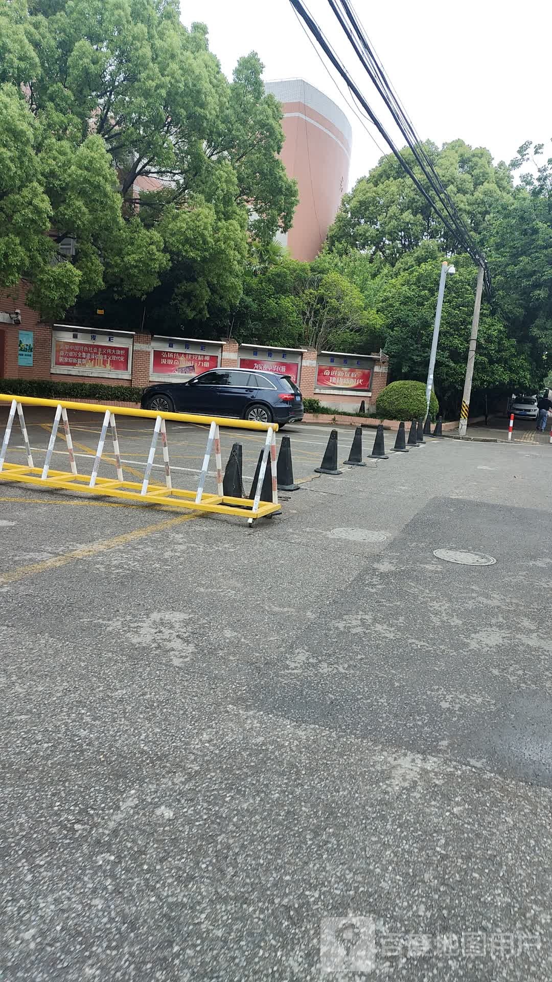 上海市南汇第一中学停车场-出入口