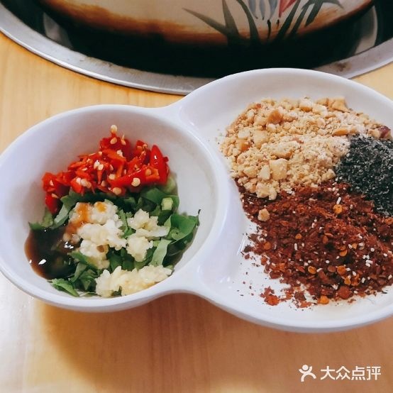 小老伍砂锅麻辣烫