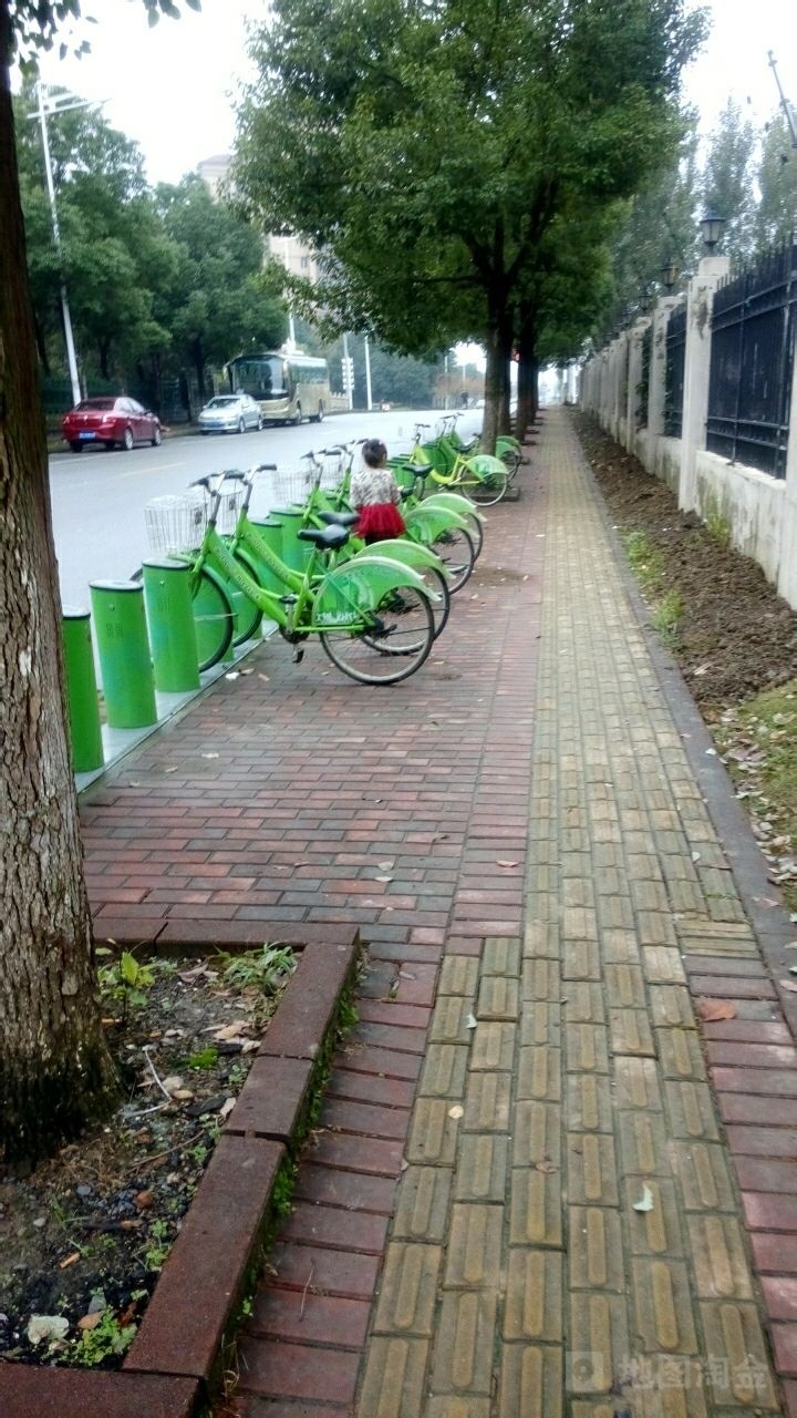 江苏省苏州市苏州工业园区唯亭街道唯观路上君花园临湖壹号南门