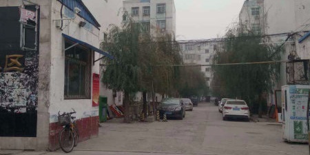 园丁苑小区停车场-出入口