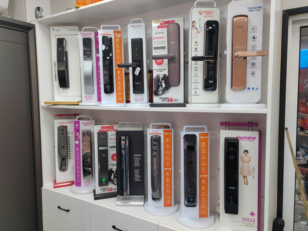 小王开锁换锁汽车钥匙指纹锁