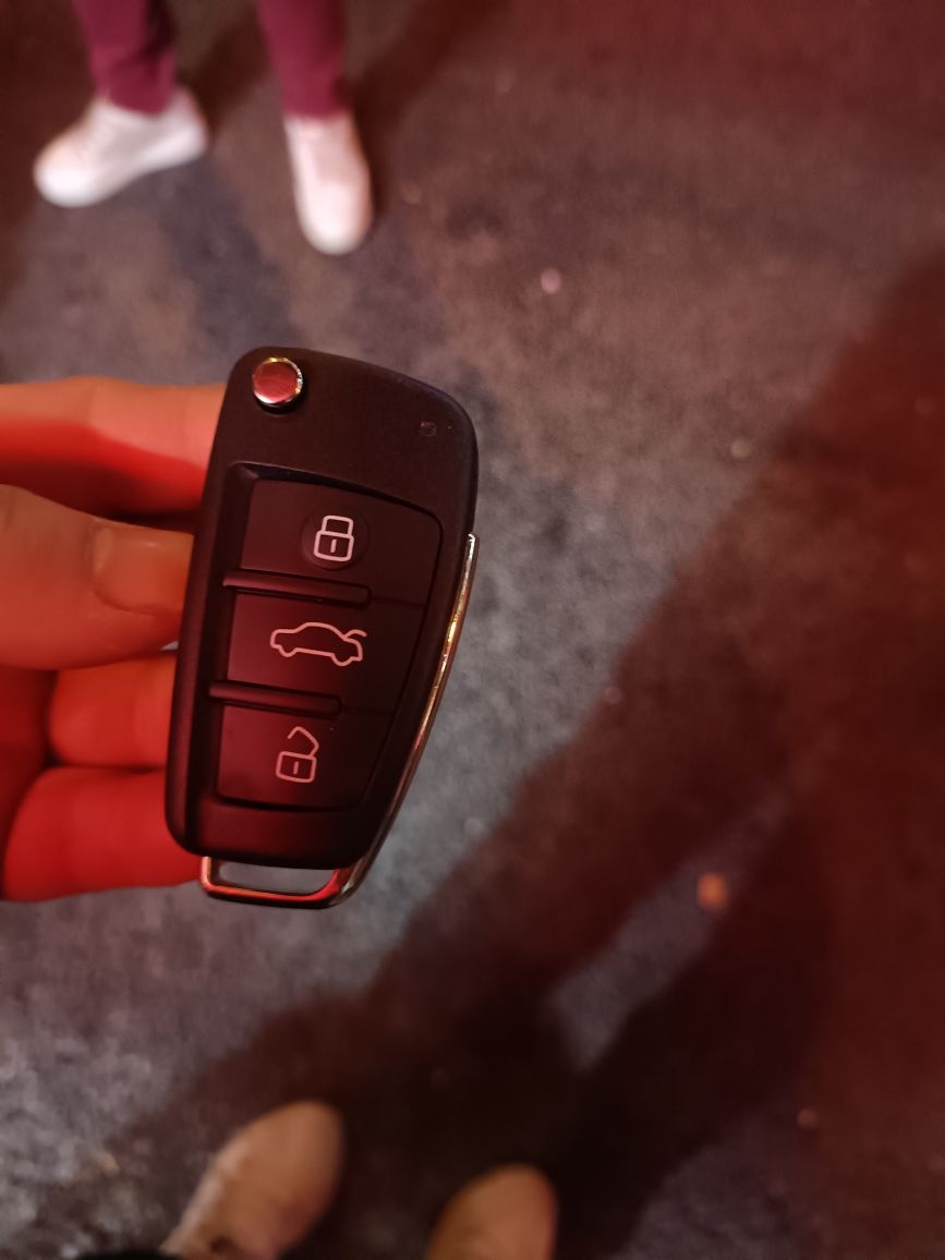 叁川锁业开锁换锁配汽车钥匙