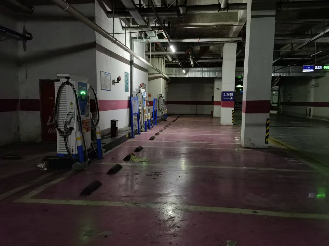 昆仑网电充电站(中石油泸县万福大都汇地下停车场充电站)