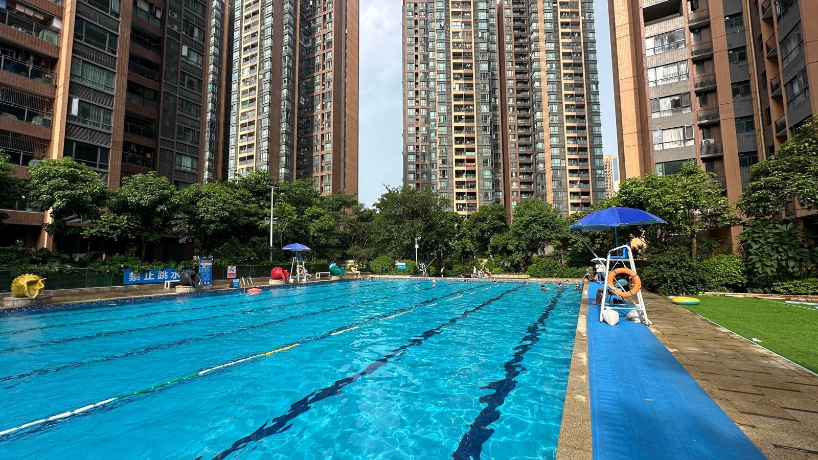 海伦心苑游泳池