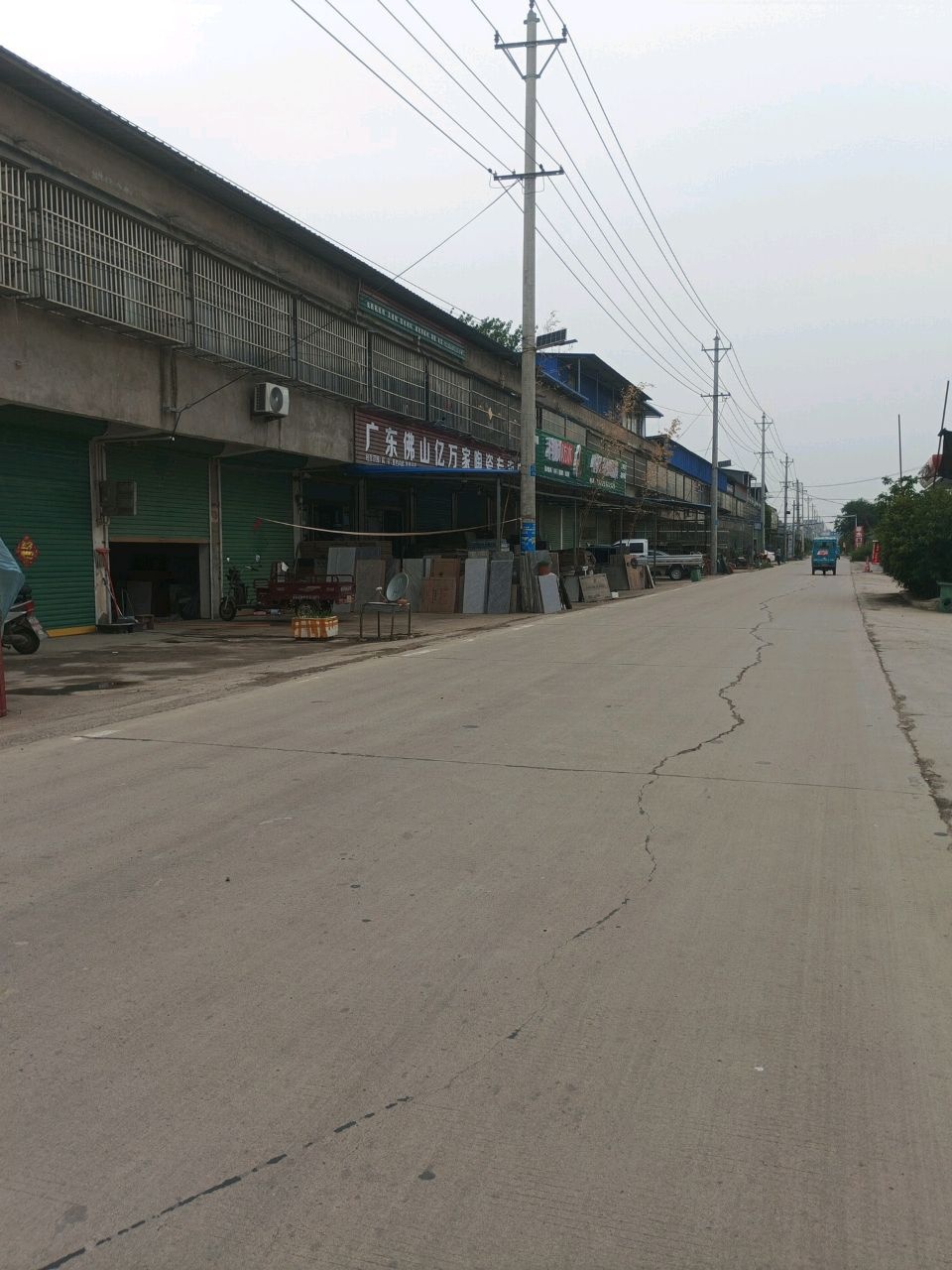 广东佛山亿万家陶瓷专卖店