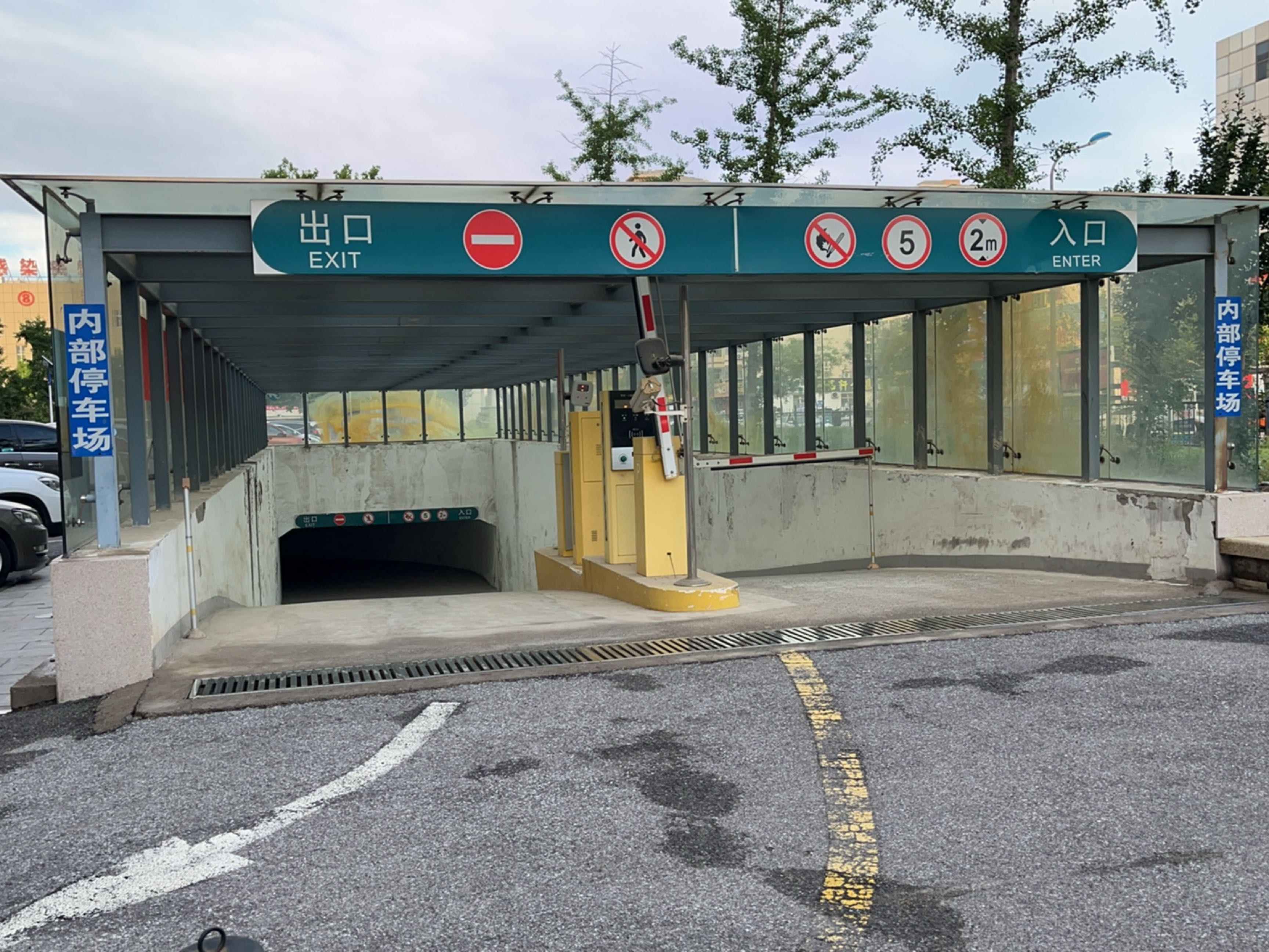 河北中石油中心医院-地下停车场