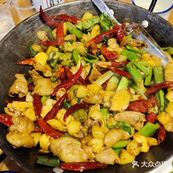 聚和有酸菜肥肠(体育中心店)