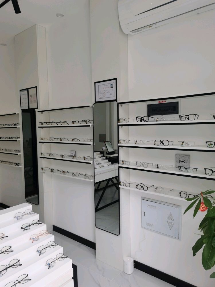 盖羧傅倥夹师眼镜