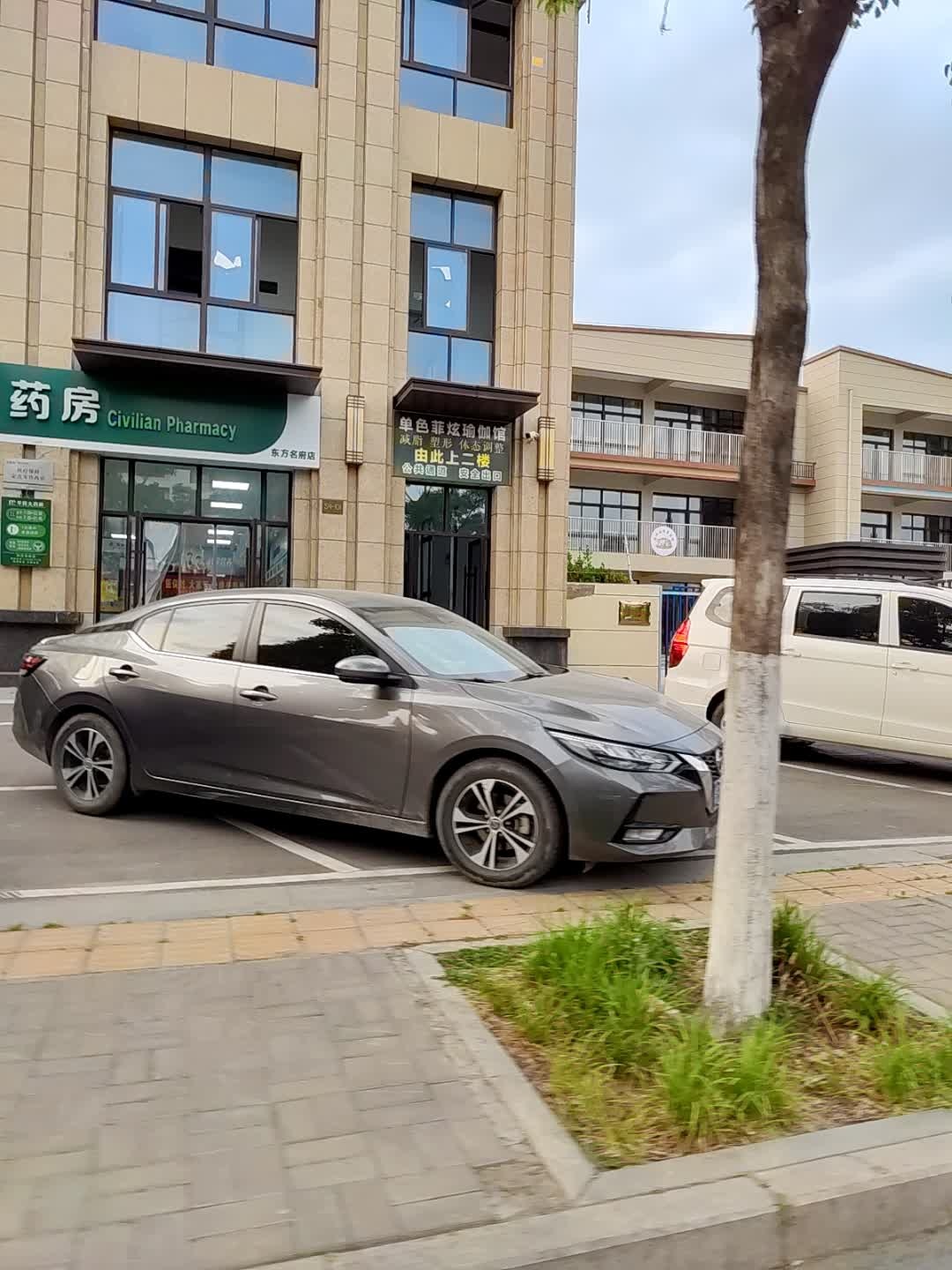 单色菲炫瑜伽馆