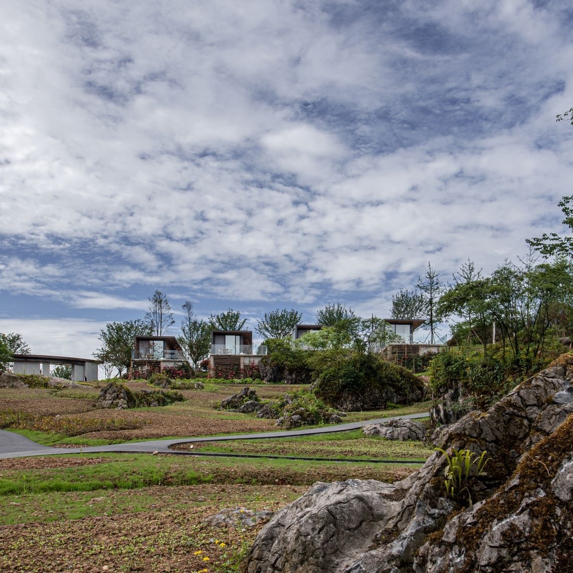 中国雅安桌山黑石公园