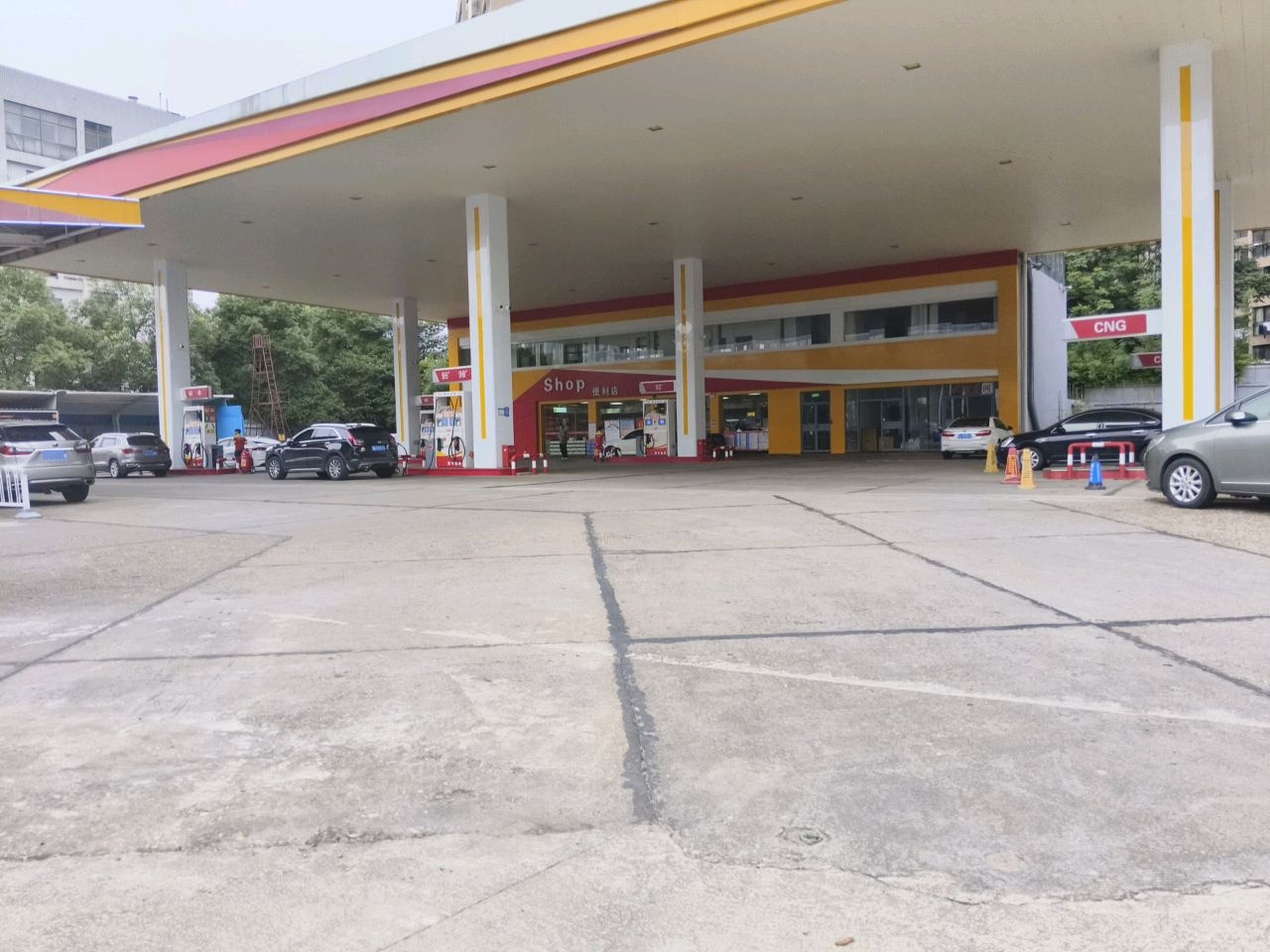 湖南新中石化顺丰加油站-便利店