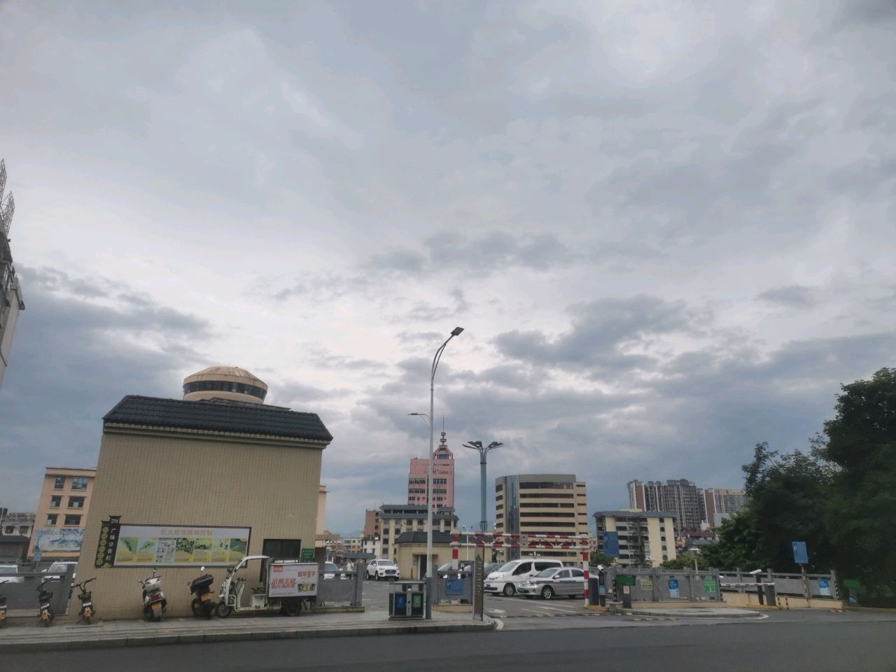 刘禹锡文化广场-南侧地上停车场