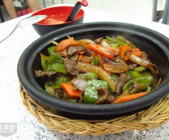 煲仔饭黄焖鸡