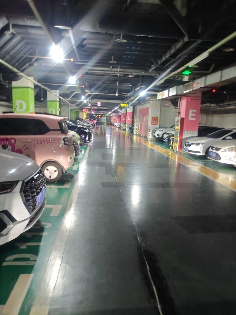 万达广场(绵阳涪城店)-地下停车场