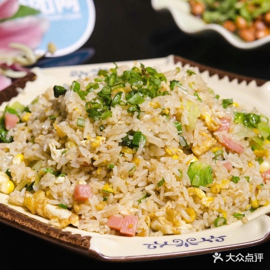 缘河小吃