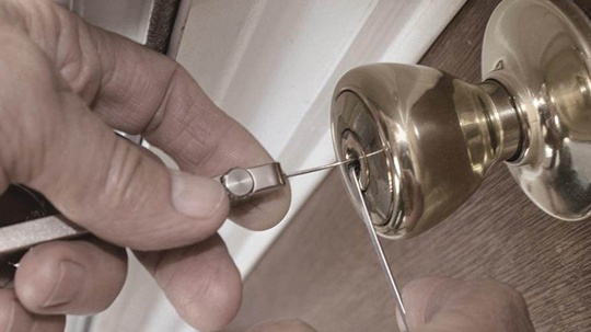 开锁换锁汽车钥匙(包头市鑫誉佳安防技术有限公司)