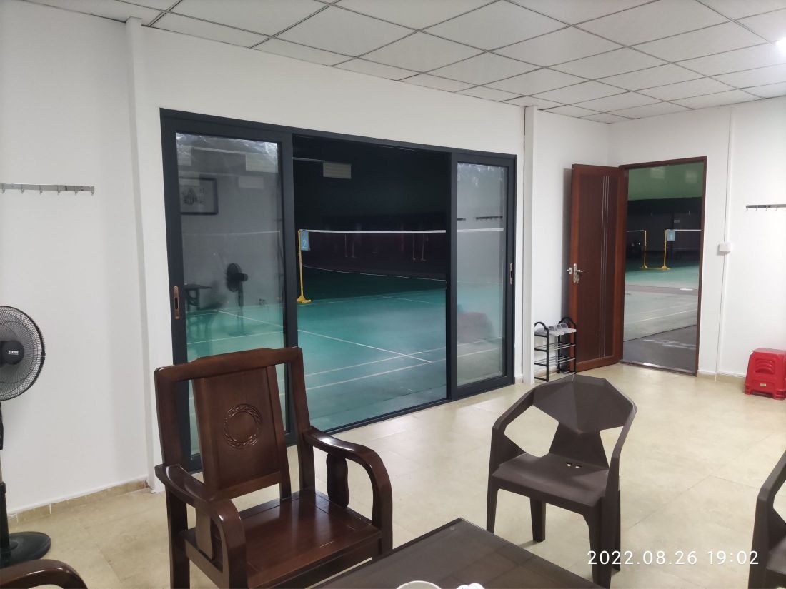 红腾薰风羽毛球馆