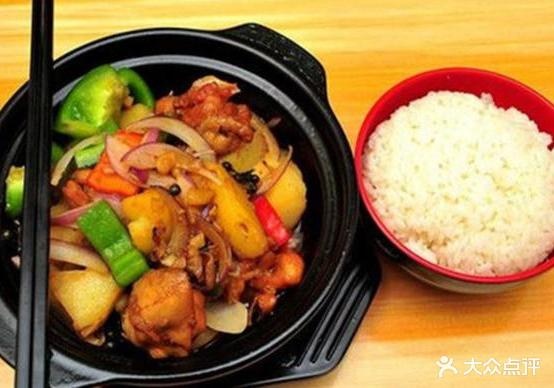 巧味湾黄焖鸡米粉(富阳南路店)