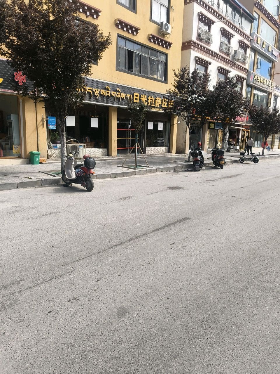 岗拉美朵藏餐馆
