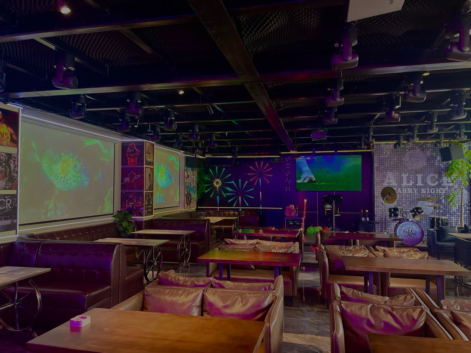 爱丽丝美式餐酒吧