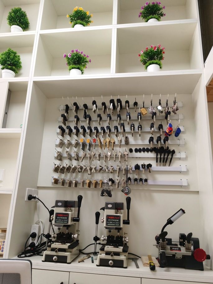 吴师傅开锁换锁配钥匙