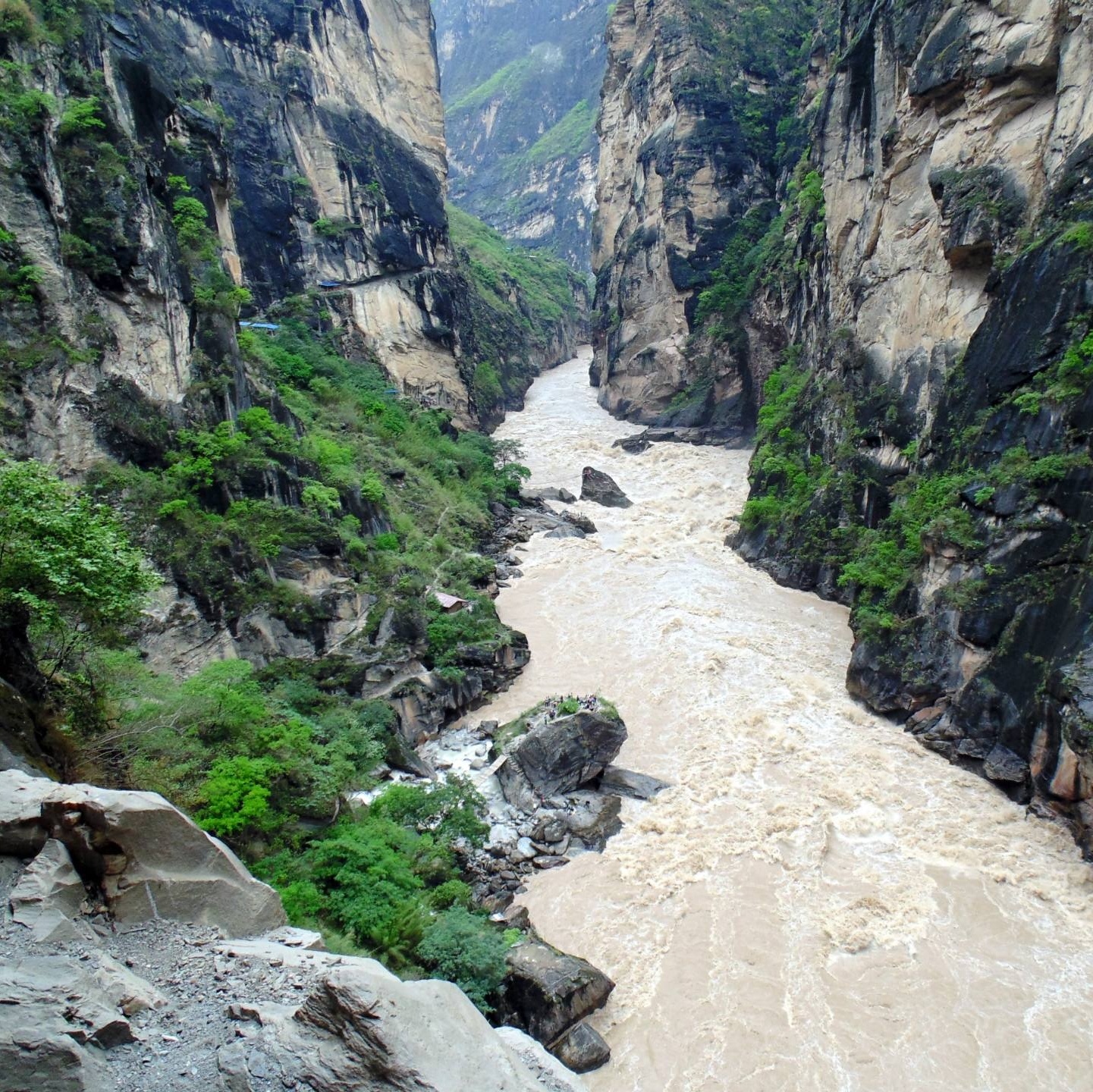 虎牙大峡谷