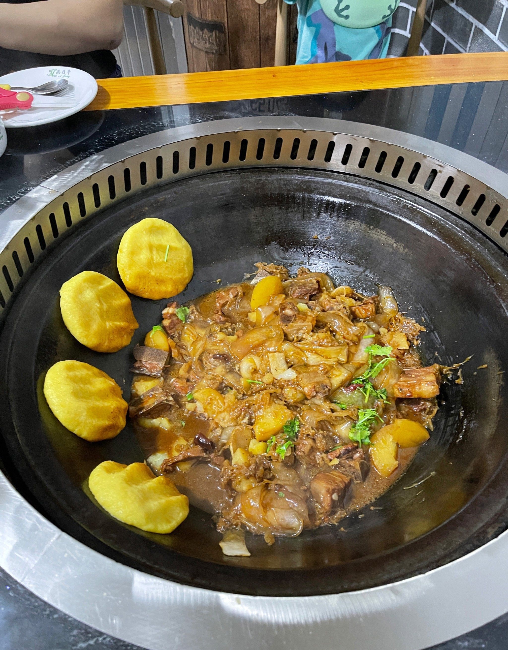 俩妞铁锅炖(港西店)