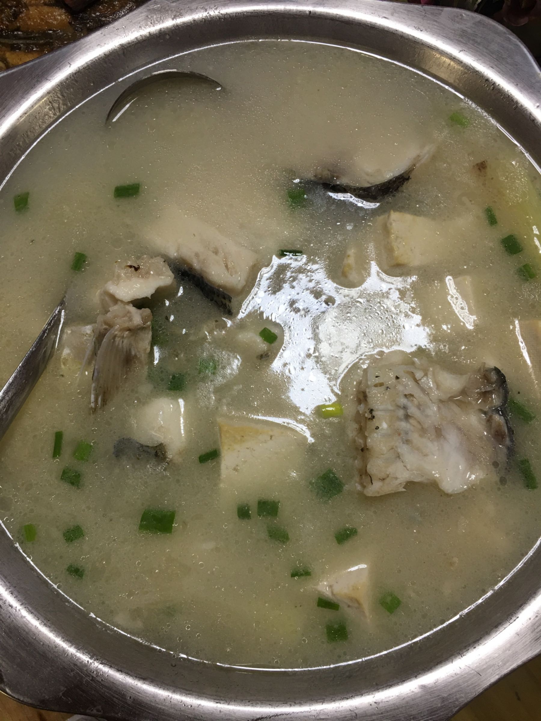 何伟农家食园(南湾湖风情小吃街店)