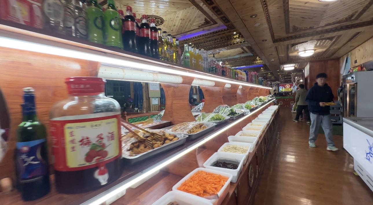 盼德特色自助火锅店