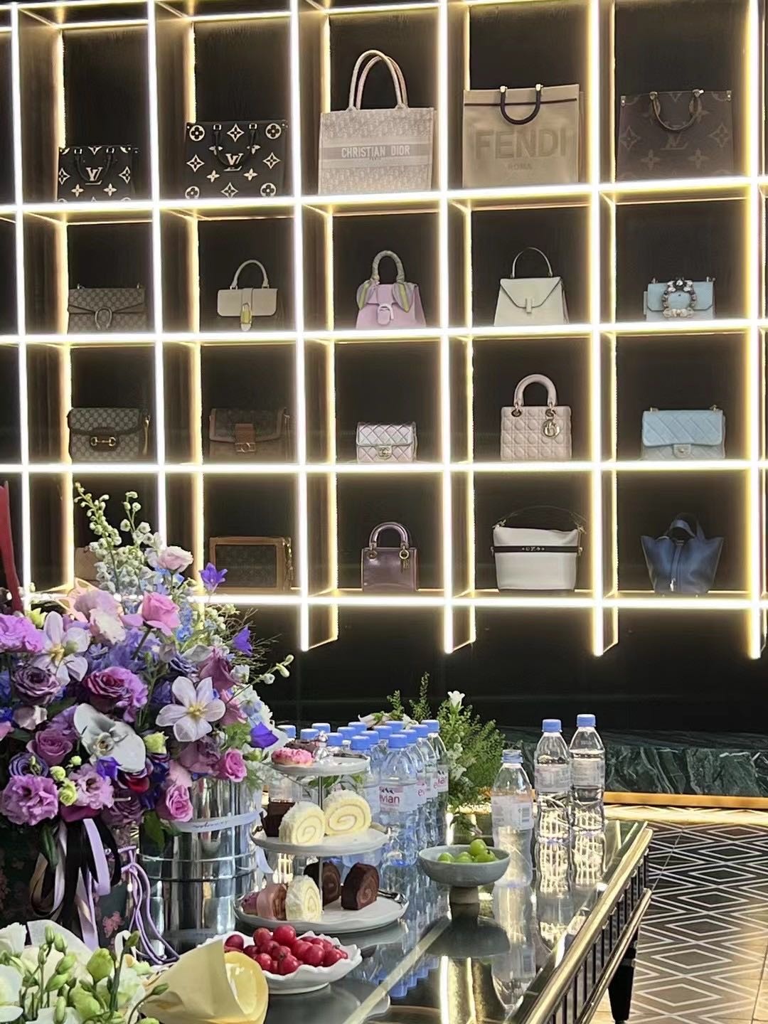 国佳典当行·黄金汽车奢侈品·抵押回收(大悦城分公司)