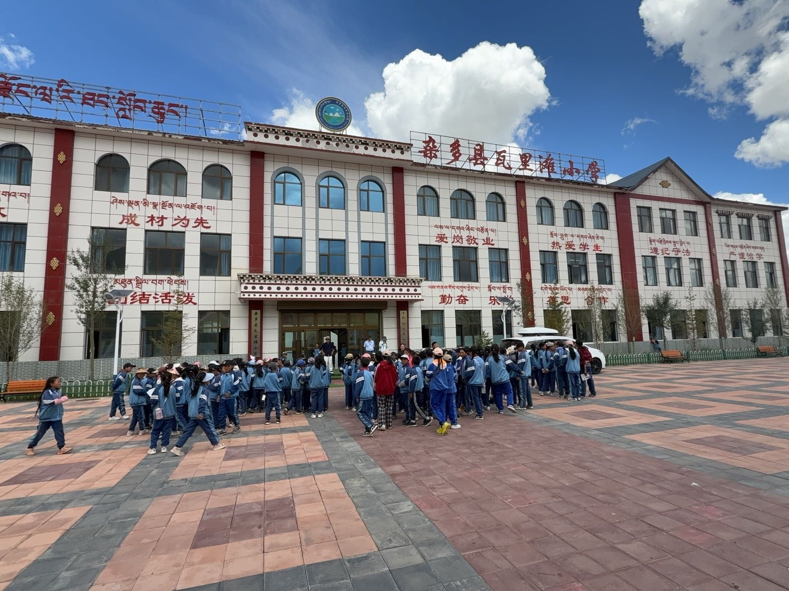 杂多县瓦里滩小学