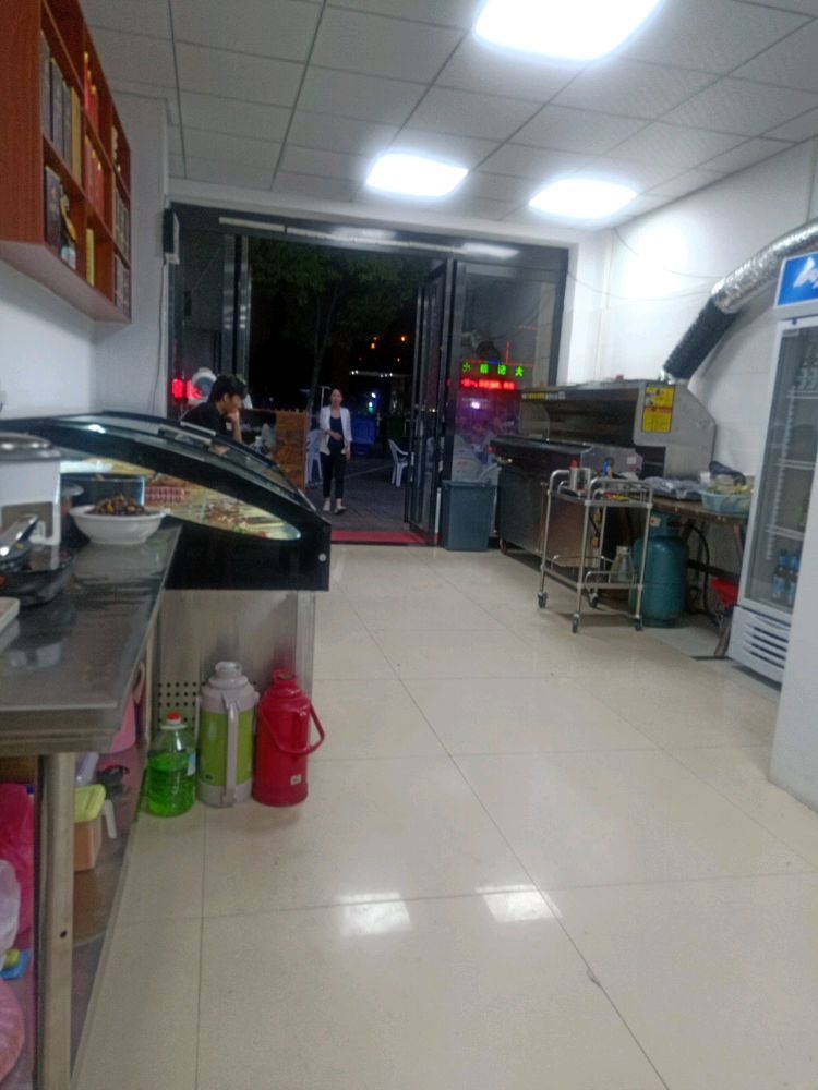 烽烟再起烧烤店
