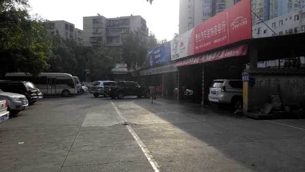 攀枝花会展中心地上停车场-出入口