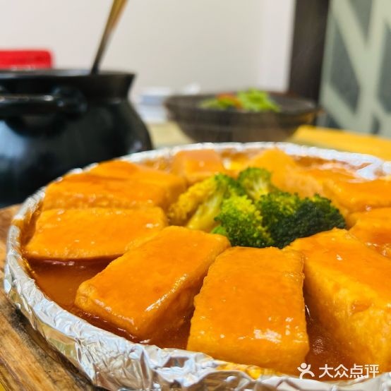 东方之猪四更烤乳猪(金垦总店)