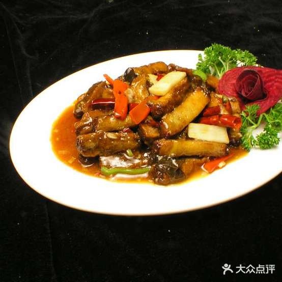 伊兴源民族特色餐厅