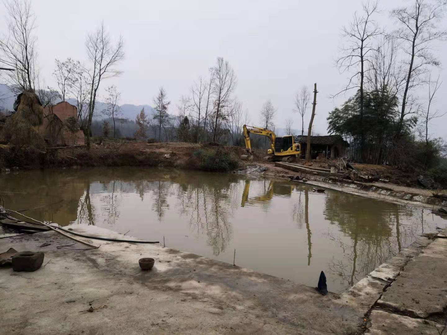 兵兵垂钓
