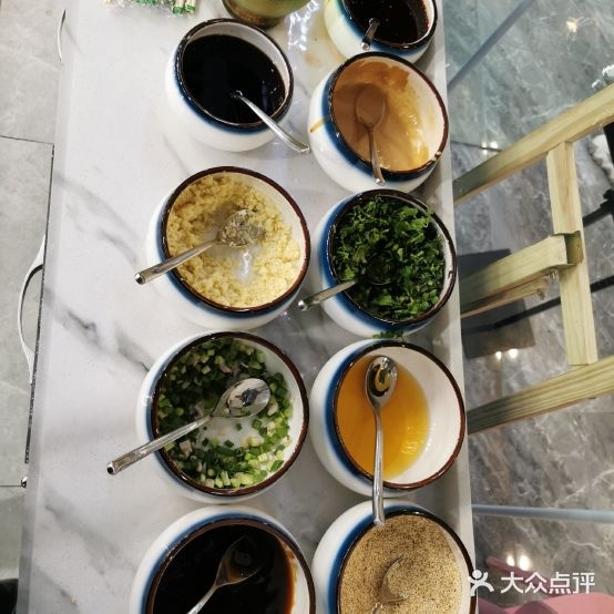 麻小辛旋转小火锅资助(奇客天街店)