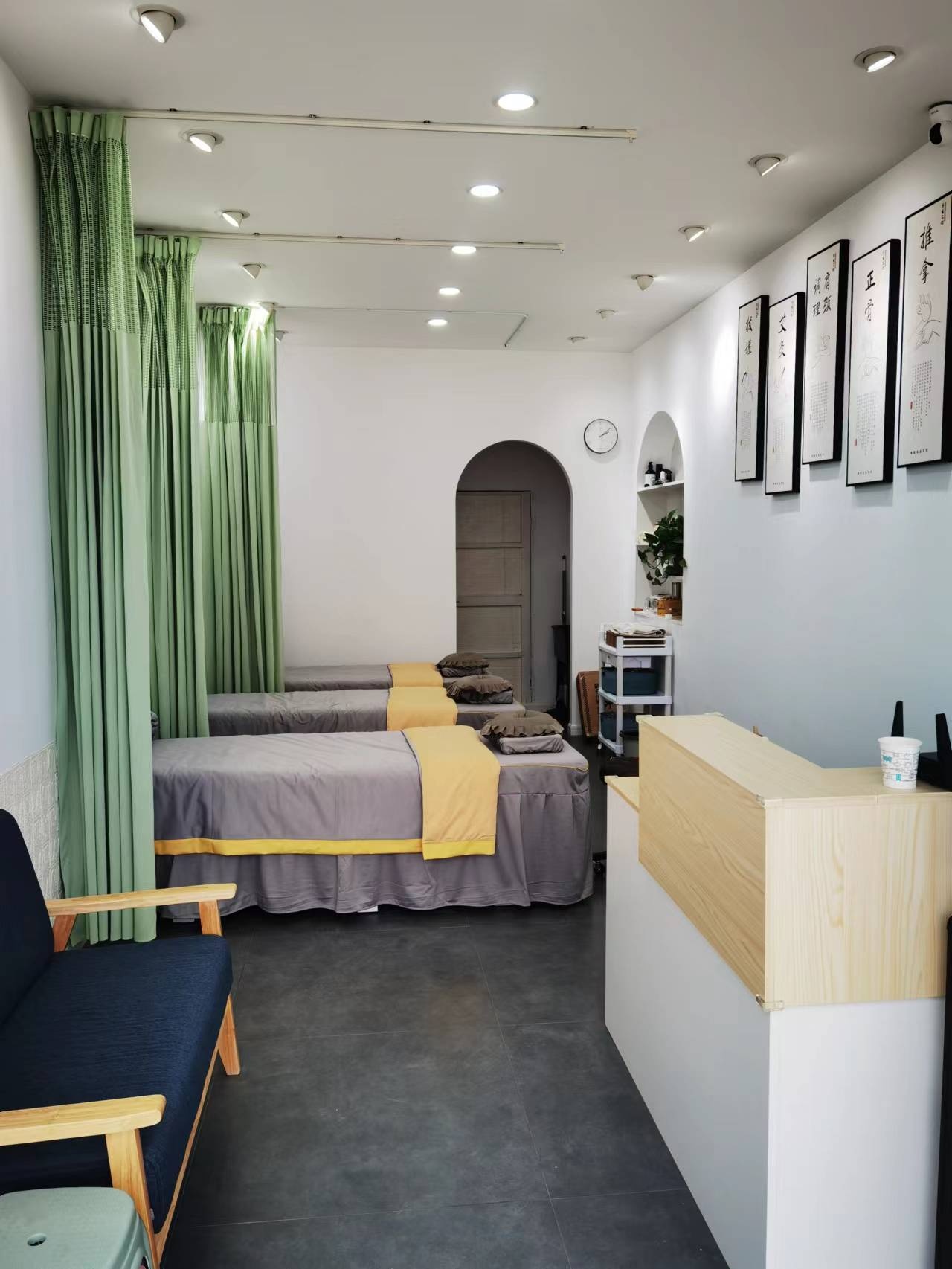 善几推拿艾灸馆