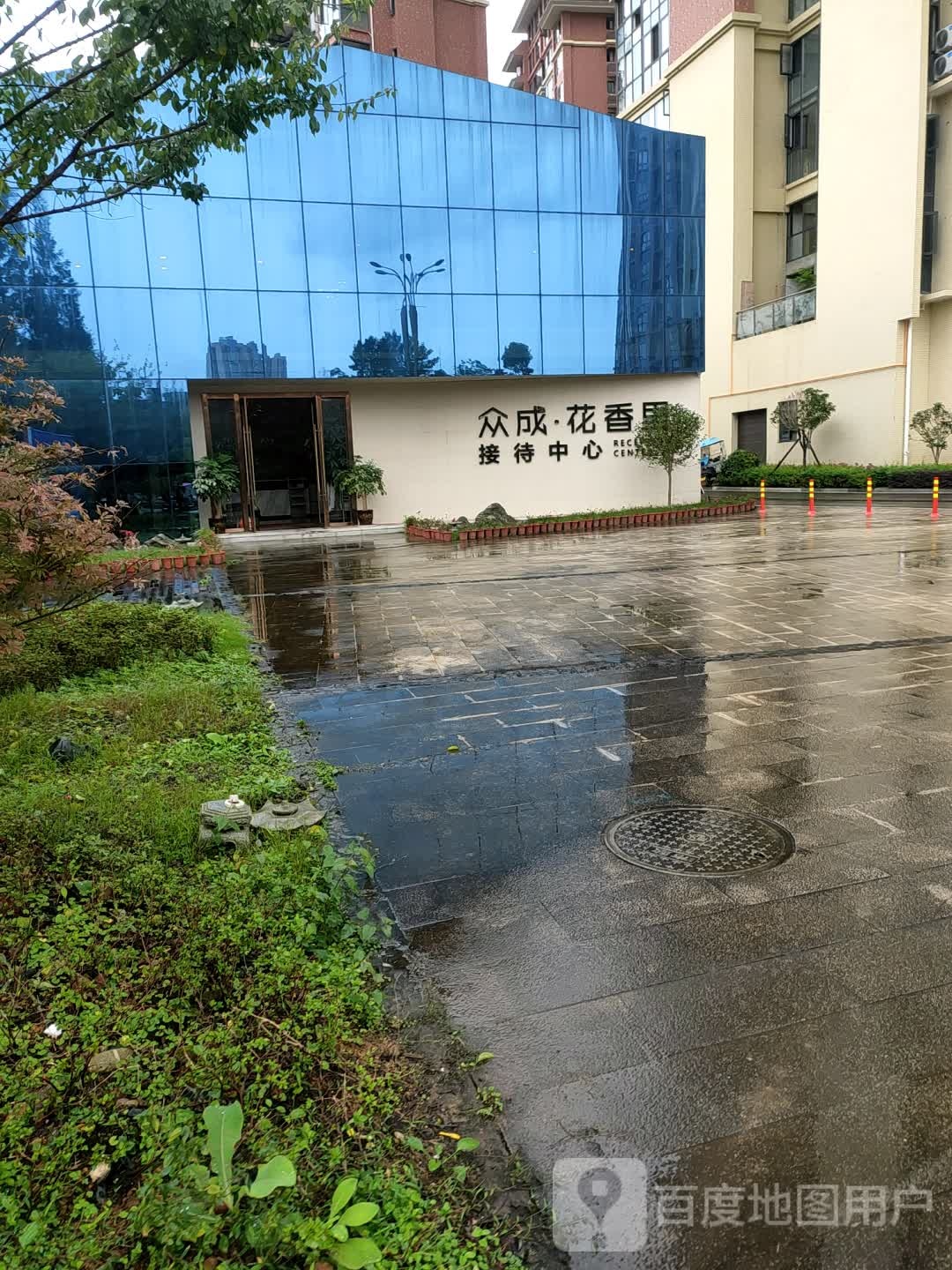 众城花香里停车场-出入口
