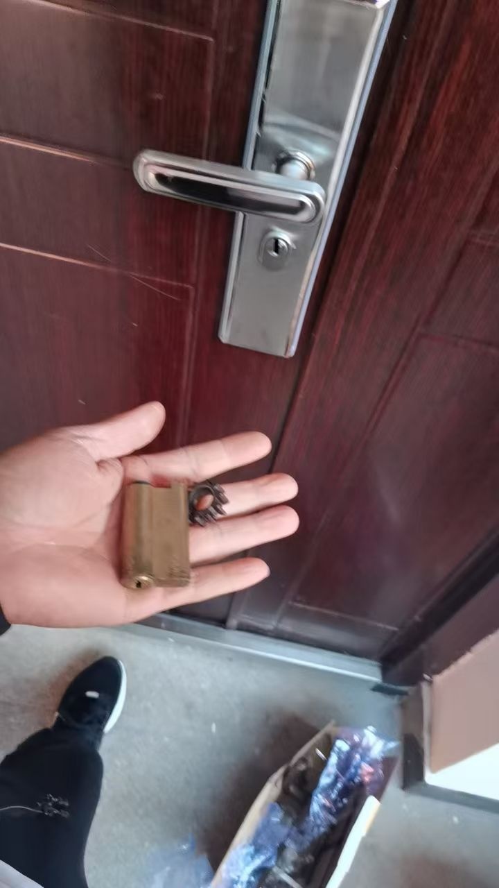 九九开锁汽车开锁指纹锁